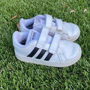 Adidas toddler size 7 Velcro